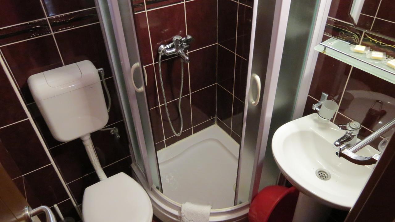 Oaza Hotel Petrovac Luaran gambar